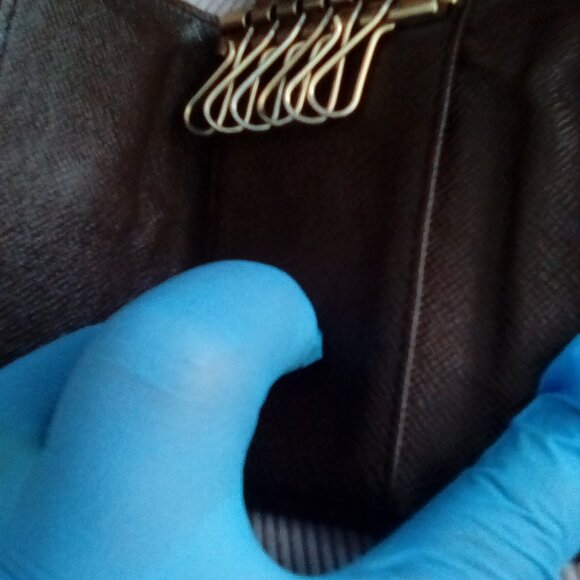 Louis Vuitton authentic key holder - Picture 2 of 2